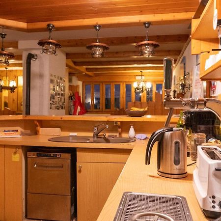 Petit Velan - Coworking & Coliving Hostel บูร์ก-แซ็งต์-ปิแอร์ ภายนอก รูปภาพ