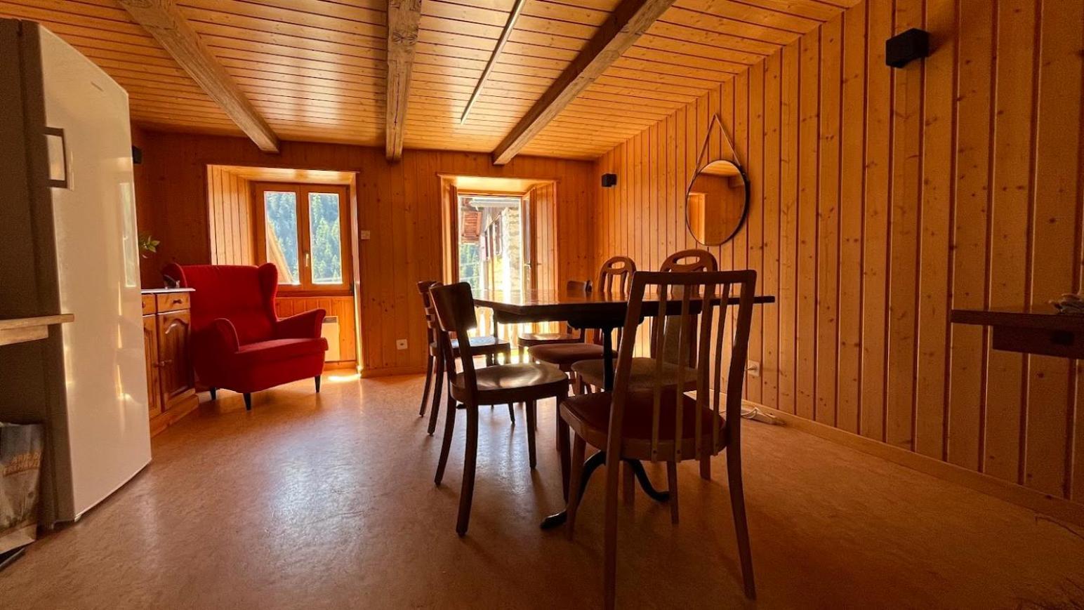 Petit Velan - Coworking & Coliving Hostel บูร์ก-แซ็งต์-ปิแอร์ ภายนอก รูปภาพ